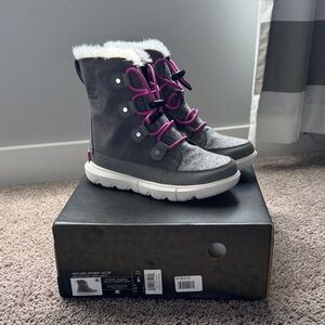 Youth Sorel Explorer Lace WP Size 4 winter boot